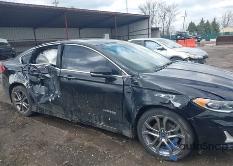 2019 Ford Fusion Hybrid Titanium z USA, uszkodzony, nr VIN 3FA6P0RU4KR202960